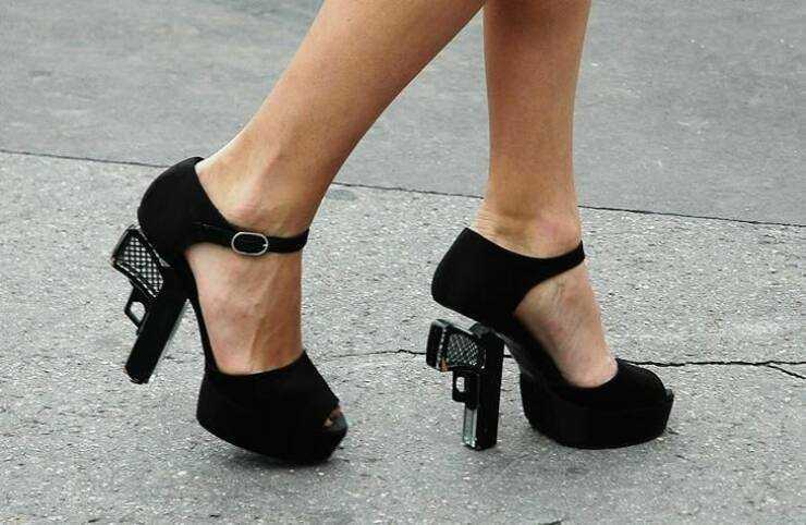 images/gallery/sightgags/PistolHeels.jpg