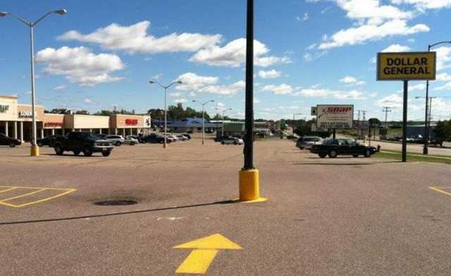 images/gallery/sightgags/PoleInParkingLot.jpg