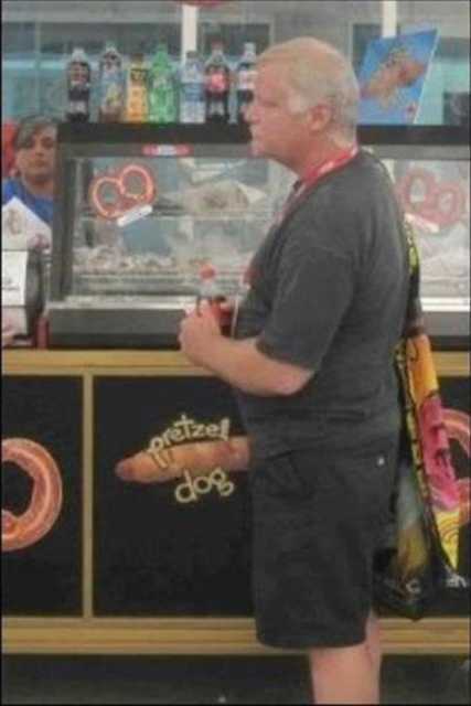 images/gallery/sightgags/PretzelDog.jpg