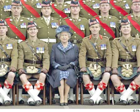 images/gallery/sightgags/QueenBetweenKilts.jpg