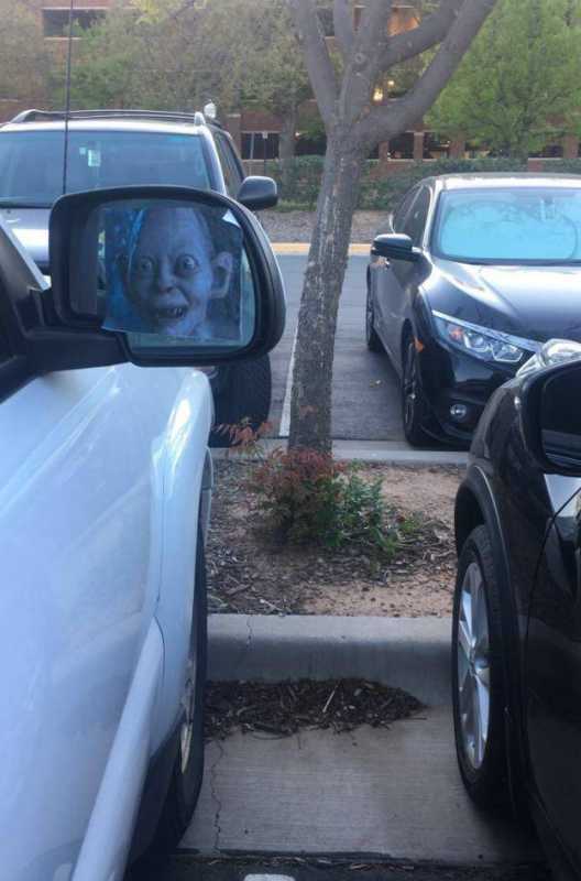 images/gallery/sightgags/RearViewWeird.jpg