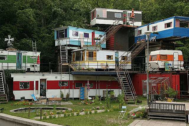 images/gallery/sightgags/RedneckApartmentComplex.jpg