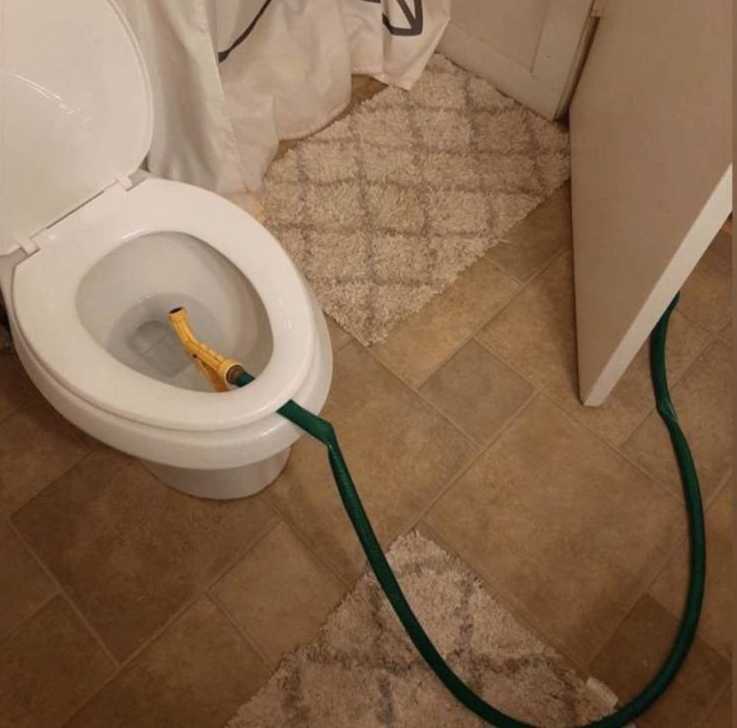 images/gallery/sightgags/RedneckBidet.jpg