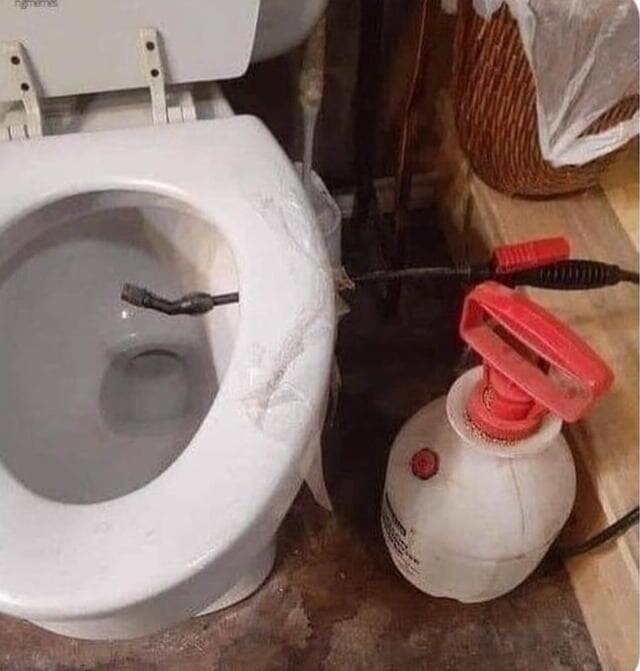 images/gallery/sightgags/RedneckBidet2.jpg