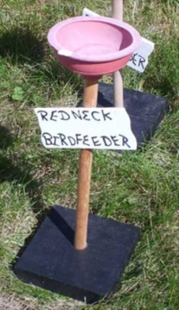 images/gallery/sightgags/RedneckBirdFeeder.jpg