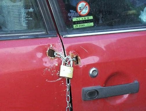 images/gallery/sightgags/RedneckClub.jpg