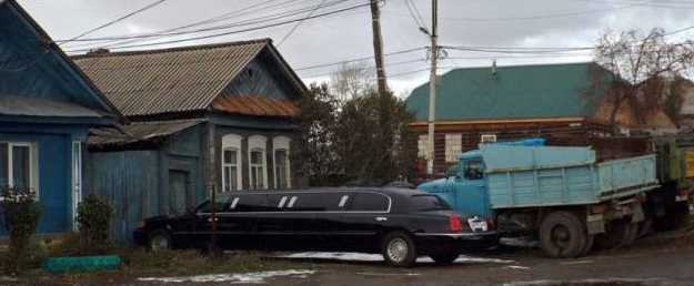 images/gallery/sightgags/RedneckProm2.jpg