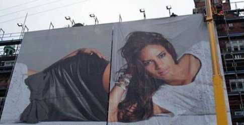 images/gallery/sightgags/ReversedBillboardPanels.jpg