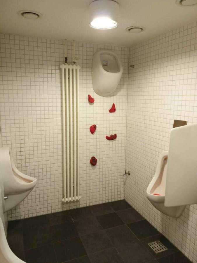 images/gallery/sightgags/RockClimbersUrinal.jpg