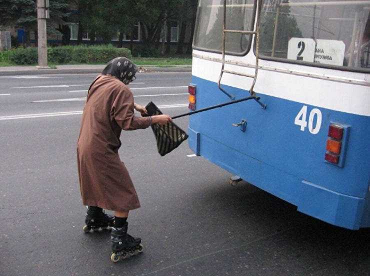 images/gallery/sightgags/RollerbladeCaneBus.jpg
