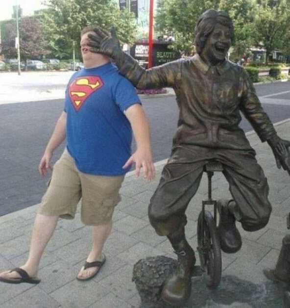 images/gallery/sightgags/RonaldSlap.jpg