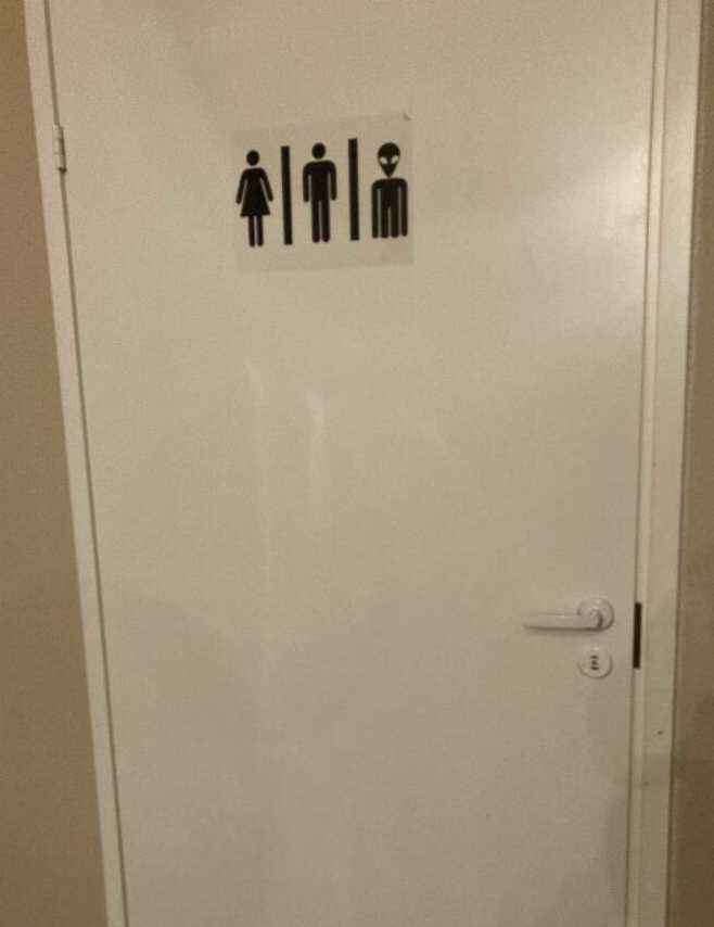 images/gallery/sightgags/RoswellRestroom.jpg