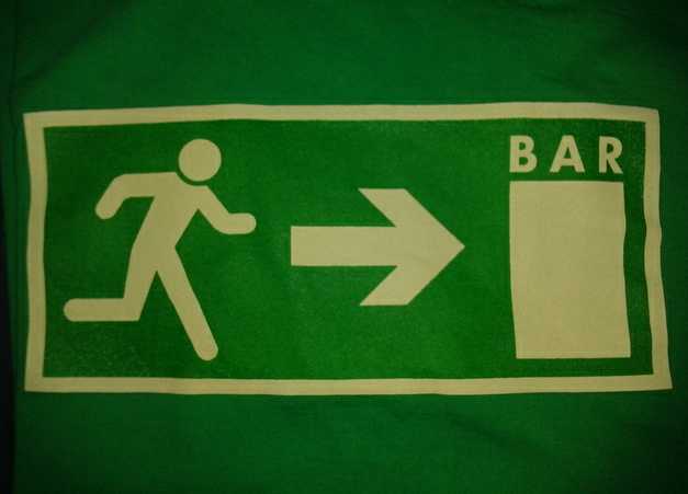 images/gallery/sightgags/RunToBar.jpg