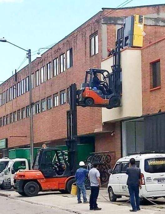 images/gallery/sightgags/SafetyFirst180.jpg