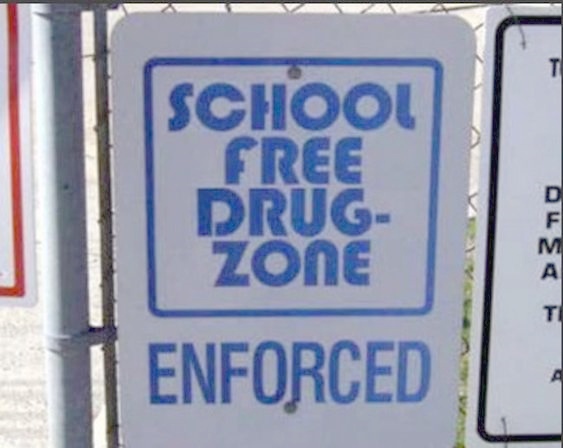 images/gallery/sightgags/SchoolFreeDrugZone.jpg