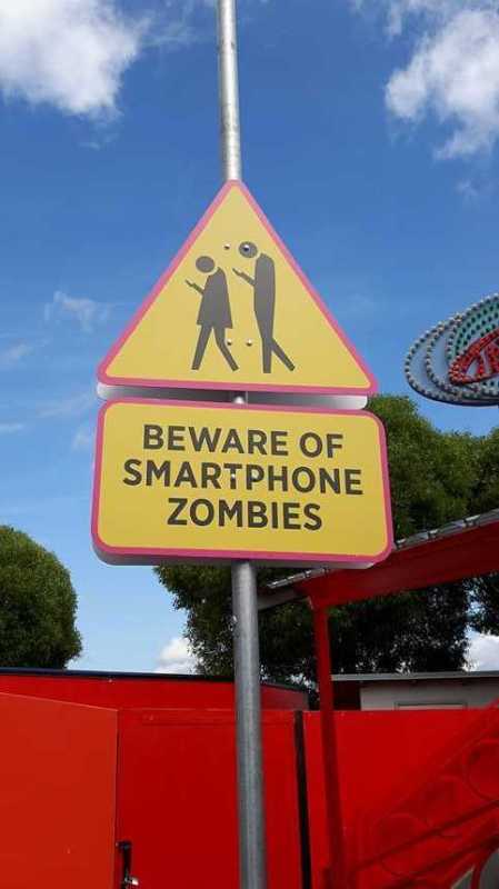 images/gallery/sightgags/SmartphoneZombies.jpg