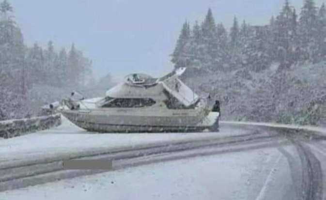 images/gallery/sightgags/SnowBoat.jpg