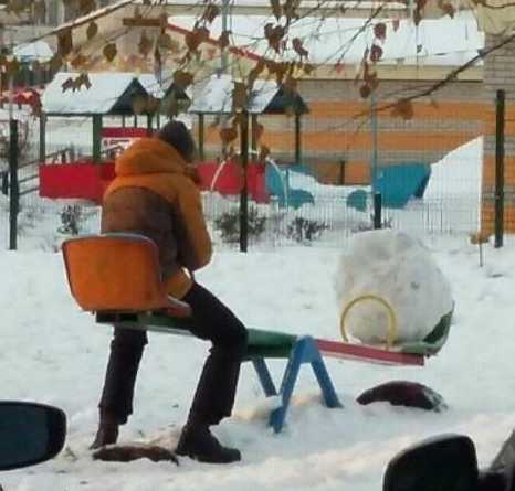 images/gallery/sightgags/SnowballSeeSaw.jpg