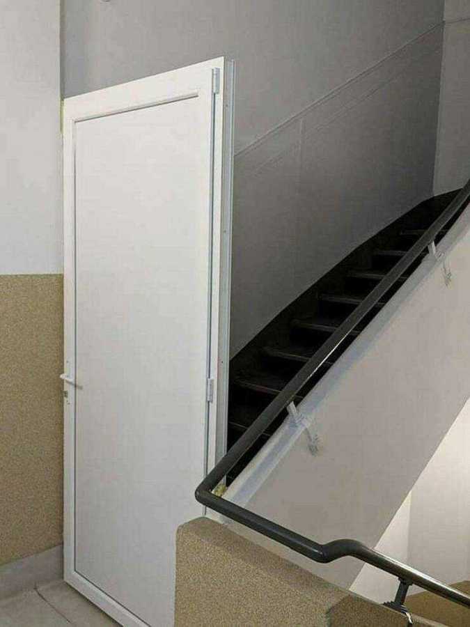 images/gallery/sightgags/StairDoor.jpg
