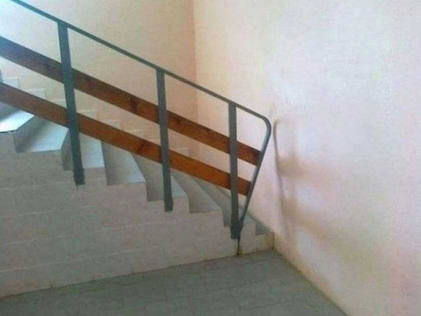 images/gallery/sightgags/StairsToWall.jpg