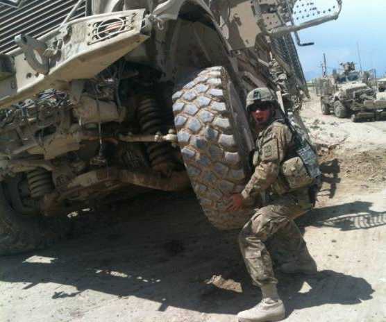images/gallery/sightgags/StrongSoldier.jpg