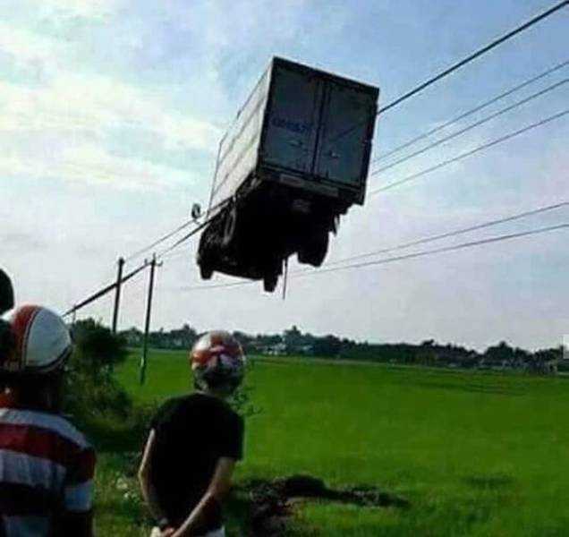 images/gallery/sightgags/StrongWires.jpg