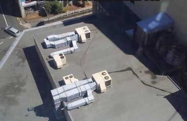 images/gallery/sightgags/SunbathingRobots.jpg