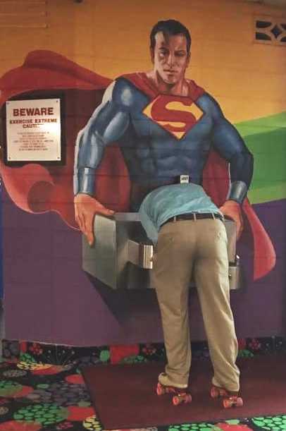 images/gallery/sightgags/SupermanWaterFountain.jpg