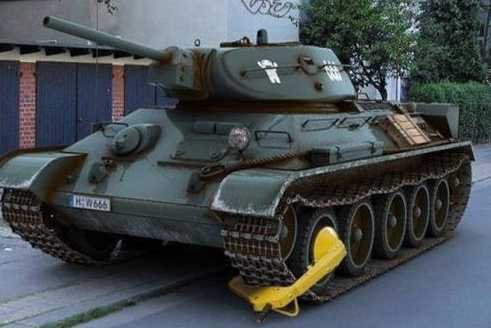 images/gallery/sightgags/TankBoot.jpg