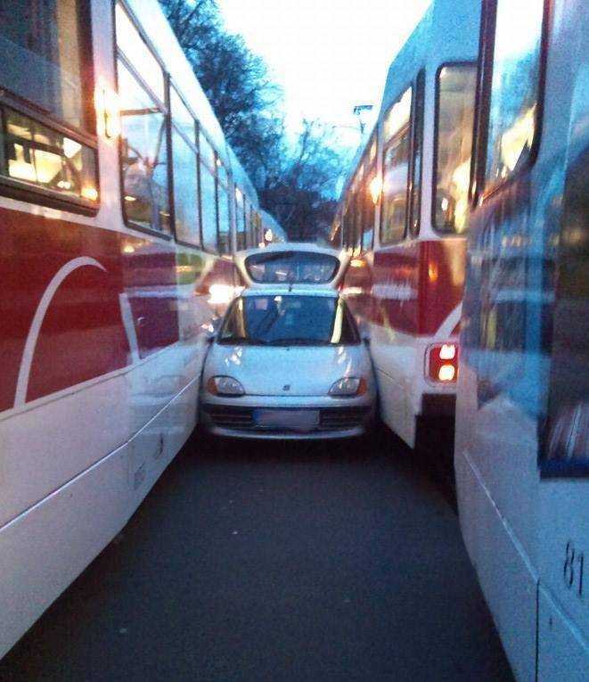 images/gallery/sightgags/TightSqueeze2.jpg
