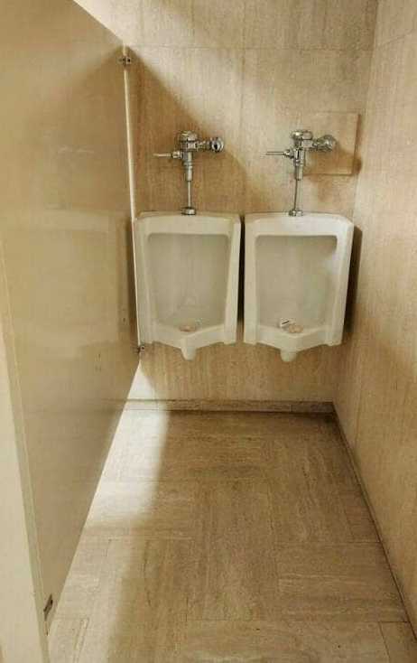 images/gallery/sightgags/TightUrinals.jpg