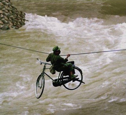 images/gallery/sightgags/TightropeBiker.jpg