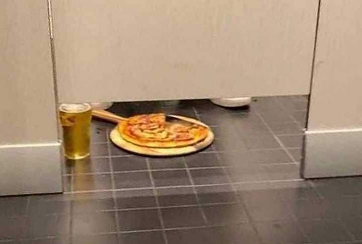 images/gallery/sightgags/ToiletDining.jpg