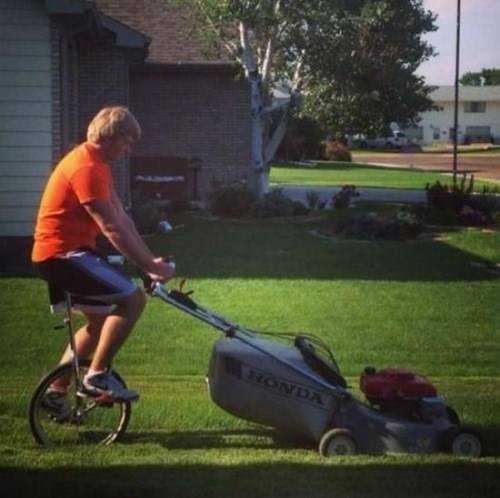images/gallery/sightgags/UnicycleMower.jpg