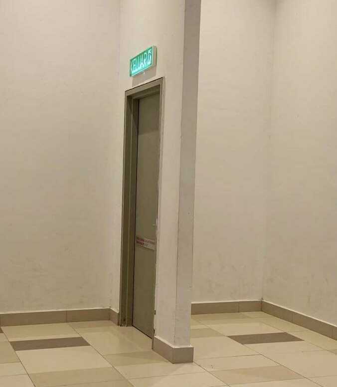 images/gallery/sightgags/UnnecessaryDoor.jpg