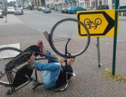 images/gallery/sightgags/UpsideDownBike.jpg