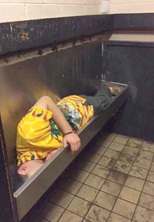 images/gallery/sightgags/UrinalNap.jpg