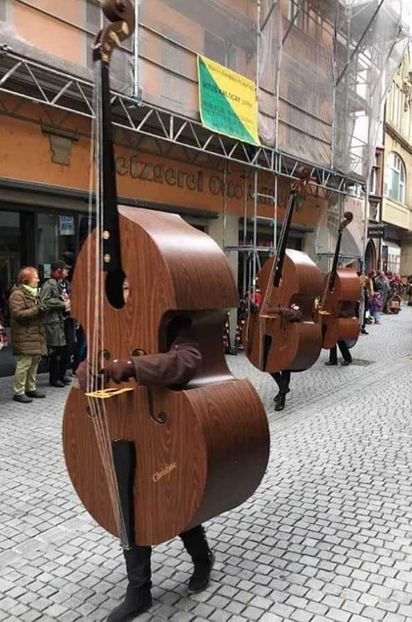 images/gallery/sightgags/WalkingBassLine.jpg