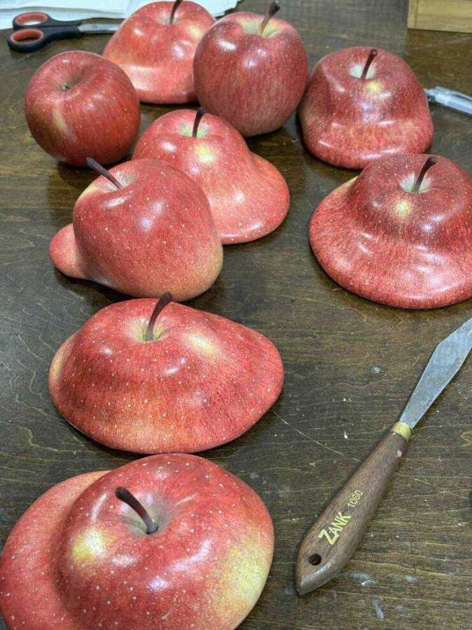 images/gallery/sightgags/WaxApples.jpg