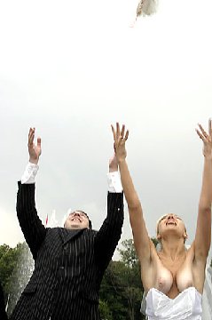 images/gallery/sightgags/WeddingDoves.jpg