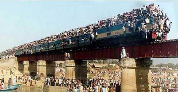 images/gallery/sightgags/WhoNeedsABiggerTrain01.jpg
