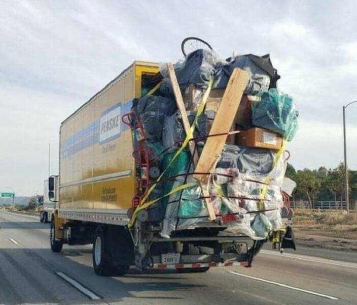 images/gallery/sightgags/WhoNeedsABiggerTruck52.jpg