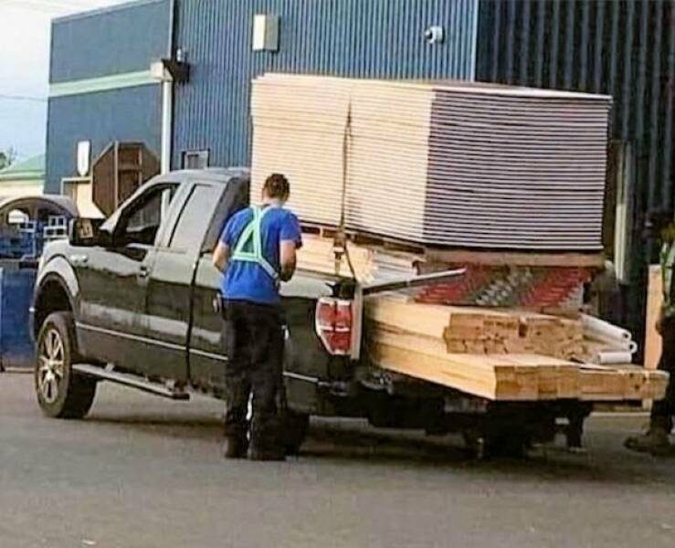 images/gallery/sightgags/WhoNeedsABiggerTruck55.jpg