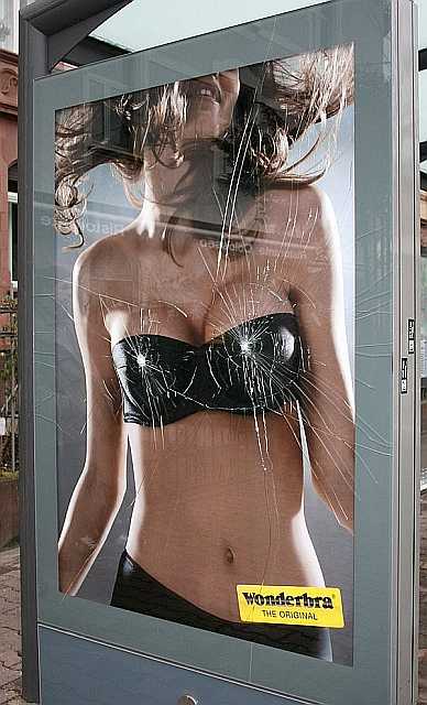 images/gallery/sightgags/WonderbraCrackedGlass.jpg