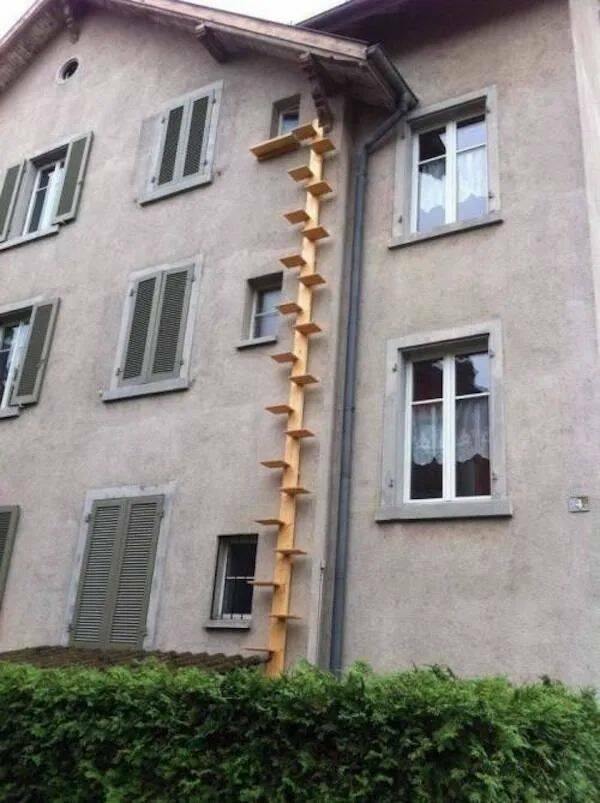 images/gallery/sightgags/WoodenFireEscape.jpg