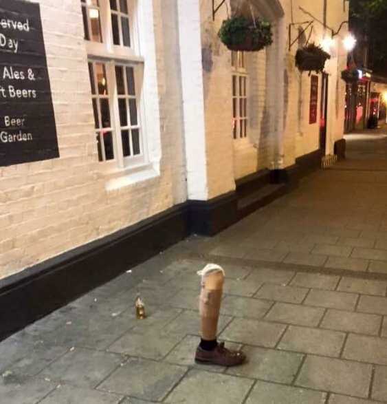 images/gallery/sightgags/YouForgotYourLeg.jpg