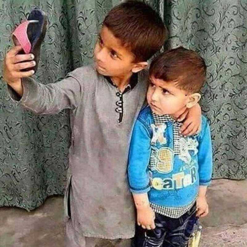images/gallery/sightgags/YoungSelfie.jpg