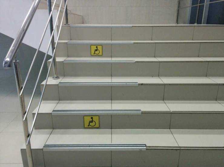 images/gallery/sightgags/HandicappedStairs.jpg